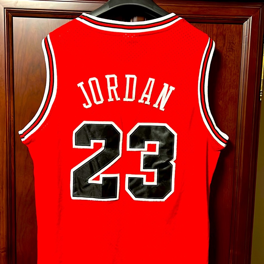 NBA Chicago Bulls 6th MVP & 6 Time World Champion Michael Jordan #23 Red Jersey!